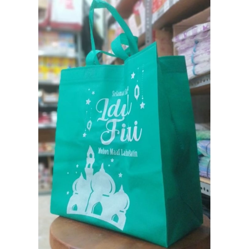 

Tas parcel lebaran spunbond 30x13,5x33 cm (per pcs)