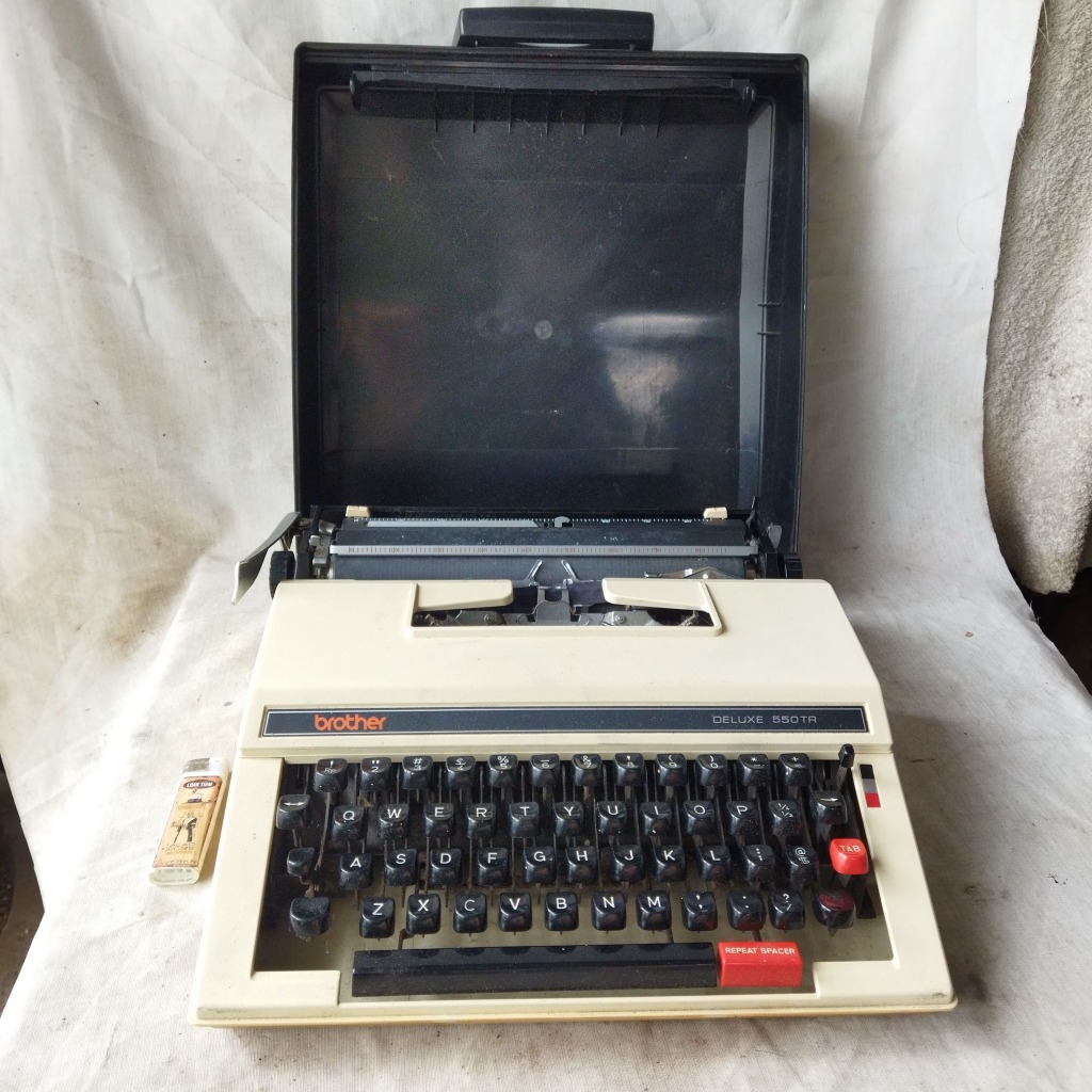 Pajangan Vintage Mesin Tik Brother Deluxe 550 TR