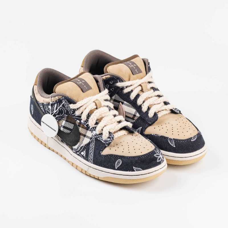 SB DUNK LOW TRAVIS SCOTT