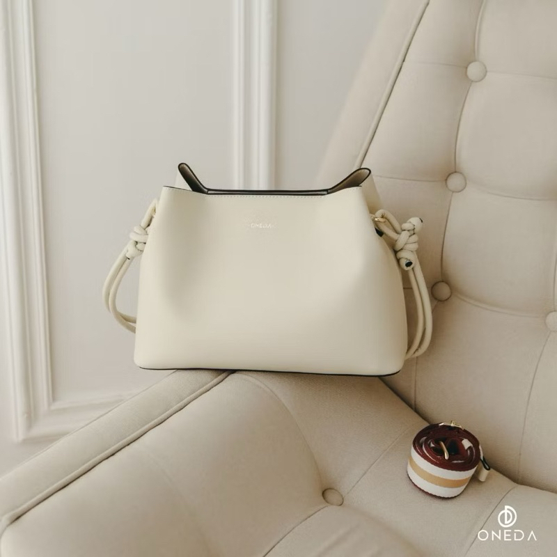 Preloved Oneda Tas Selempang Putih