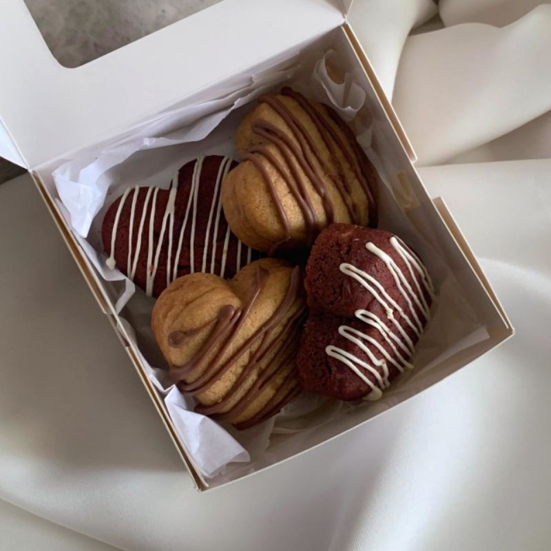 

(TIDAK PO) KukasiCookies | Soft Cookies Gift/Hampers/Souvenir Heart Shape | Box Of 4