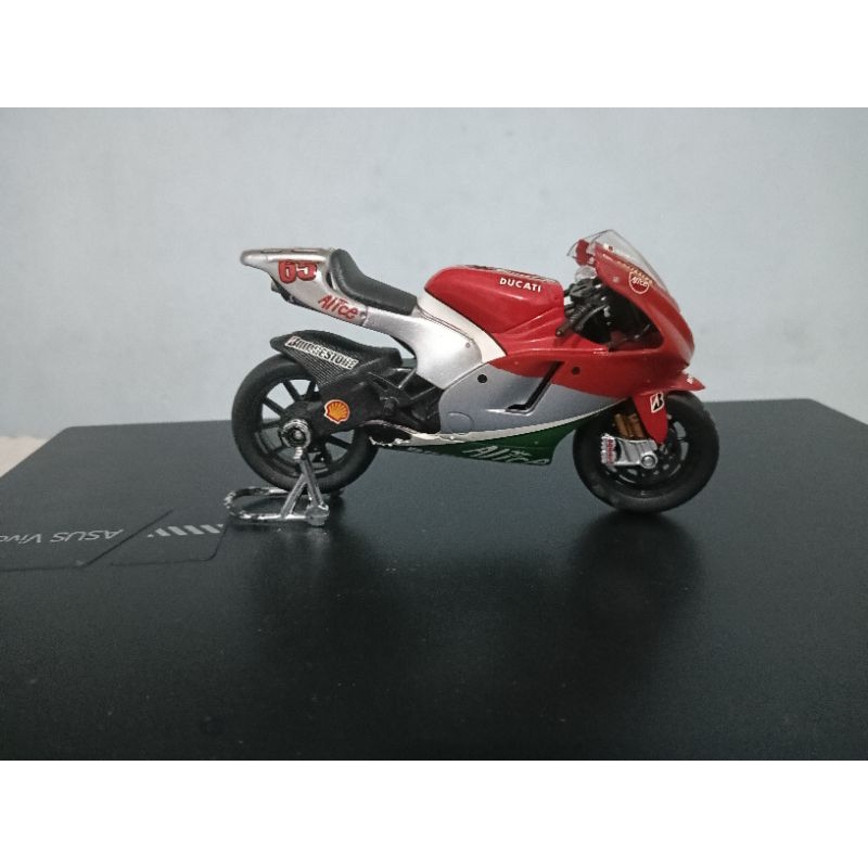 Diecast Miniatur MotoGP Loris Capirossi Ducati Saico 1:18