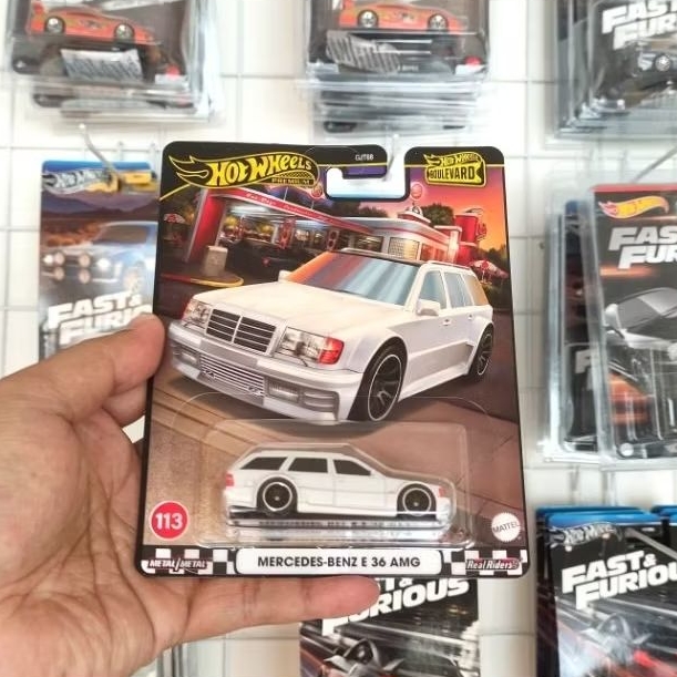 HOT WHEELS PREMIUM BOULEVARD MERCEDES BENZ E 36 AMG