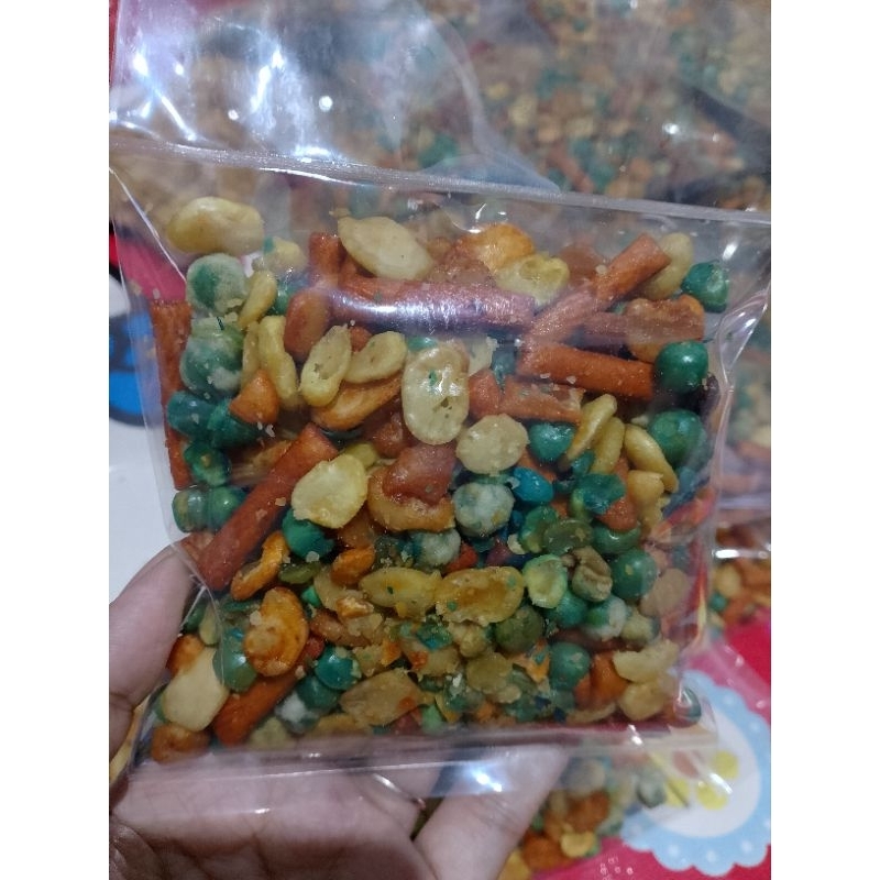 

KORO MIX RASA PEDAS MANIS DAN GURIH,,JAJANAN KERING SERBA GOCENG!!!