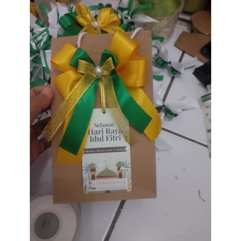 

pita hampers lebaran Gratis hang tag/pita kado/pita besek/aplikasi pita satin tumpuk/pita siap pakai