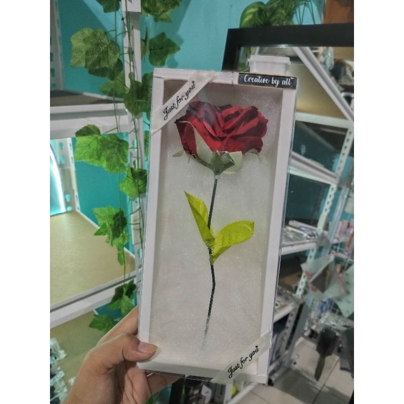 

GIFT BOX BUNGA MAWAR LED
