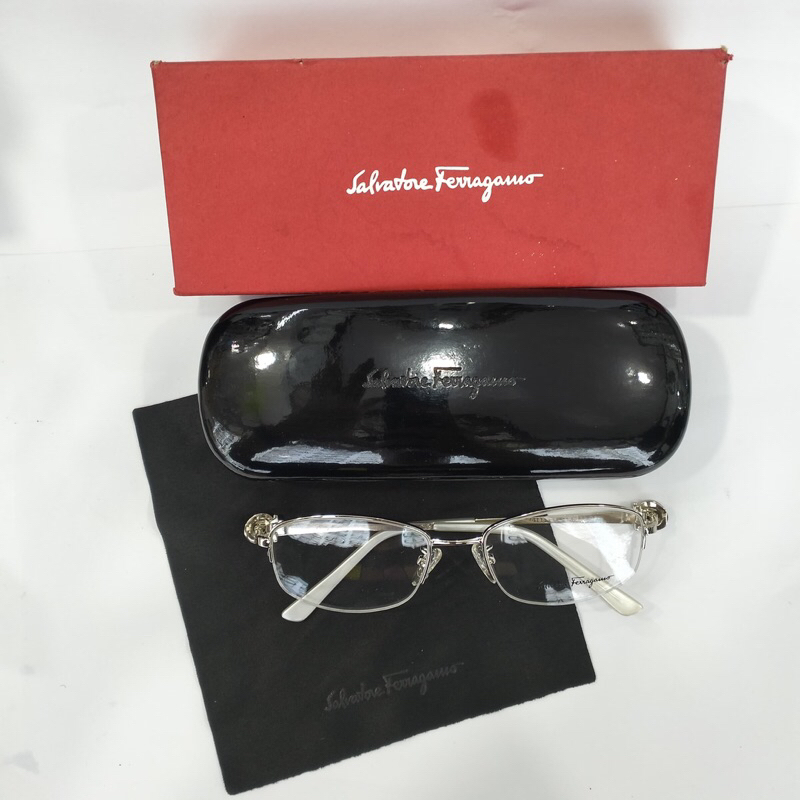 Salvatore Ferragamo Kacamata Wanita Hitam