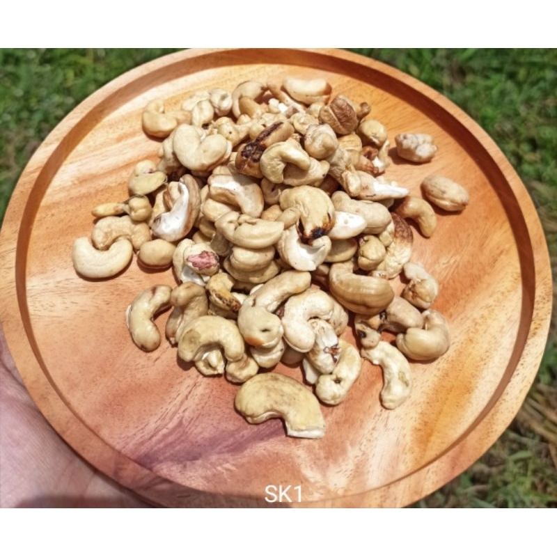 

Kacang Mete Sulawesi Utuh Mentah Grade Super Kiloan