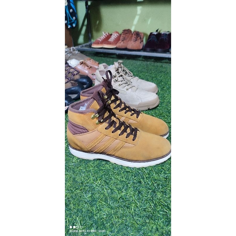 sepatu Adidas boot