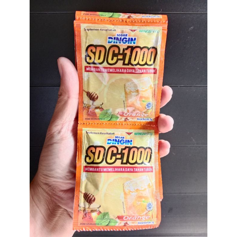 

Segar Dingin C1000 Rasa Orange Kemasan 1 Renceng isi 12 Sachet