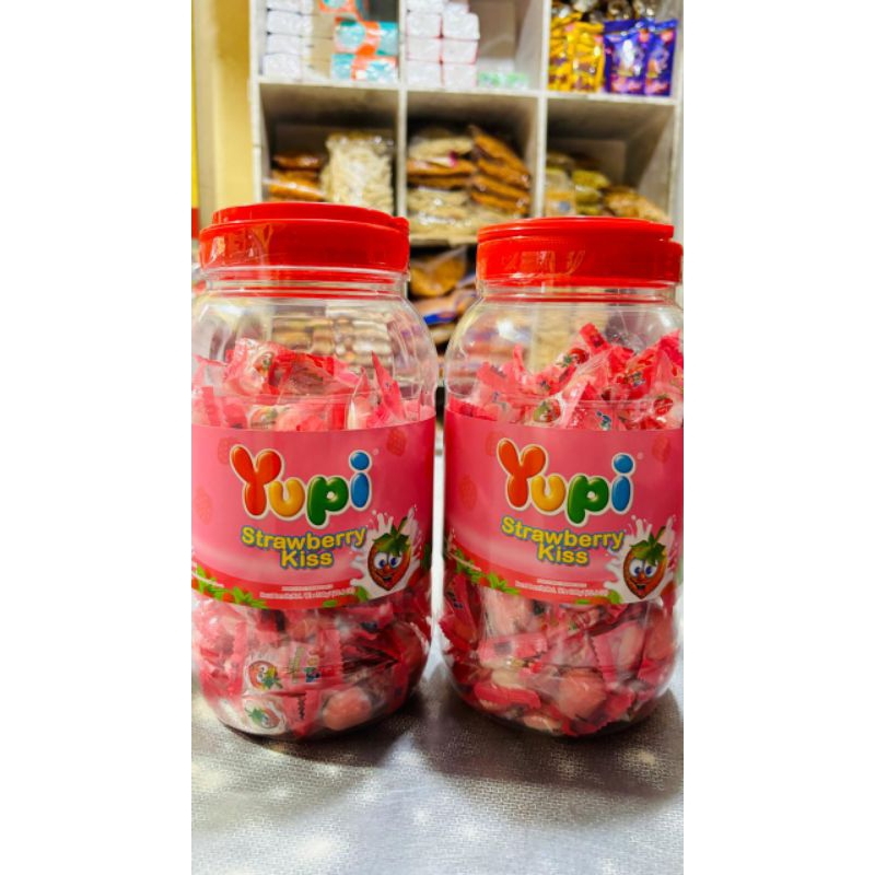 

YUPI STRAWBERRY KISS TOPLES 300 GR