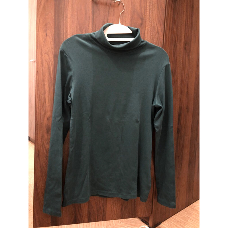 UNIQLO SWEATER ATASAN LENGAN PANJANG HIJAU TUA CREWNECK GREEN