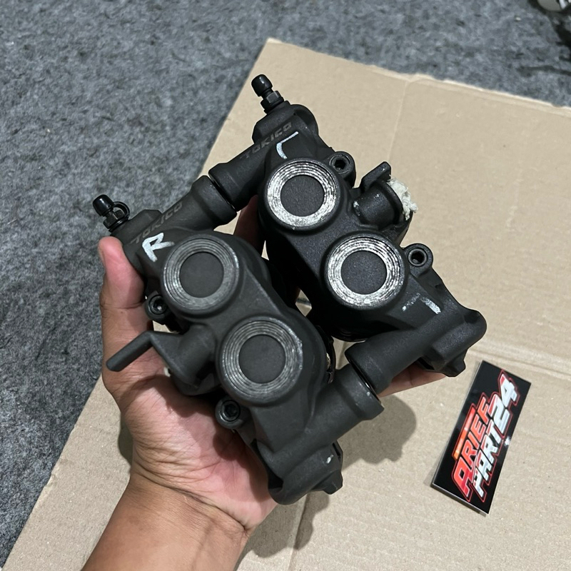 kaliper tokico kacamata kaliper tokico kanan kacamata set breket pangkon kaliper PNP ninja