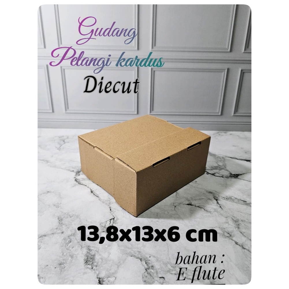 

Kardus karton Uk.13,8x13x6 cm...Model diecut/pizza Cake