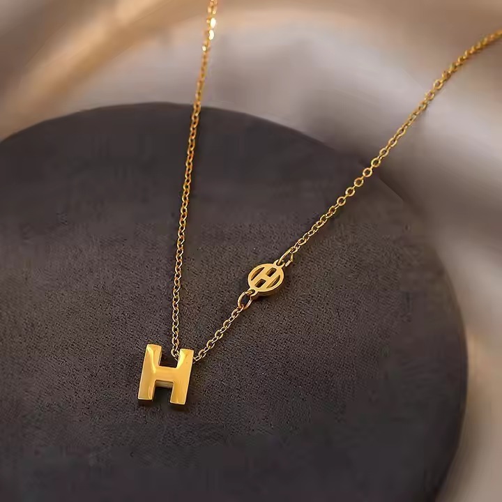 017 Kalung Titanium Wanita Liontin Huruf H Gold Simple Anti Karat Anti Luntur