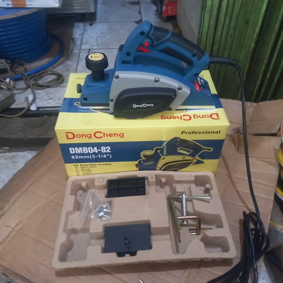 MESIN SERUT KAYU / PLENER DONG CHENG DMB04-82 MESIN PASAH KAYU LISTRIK