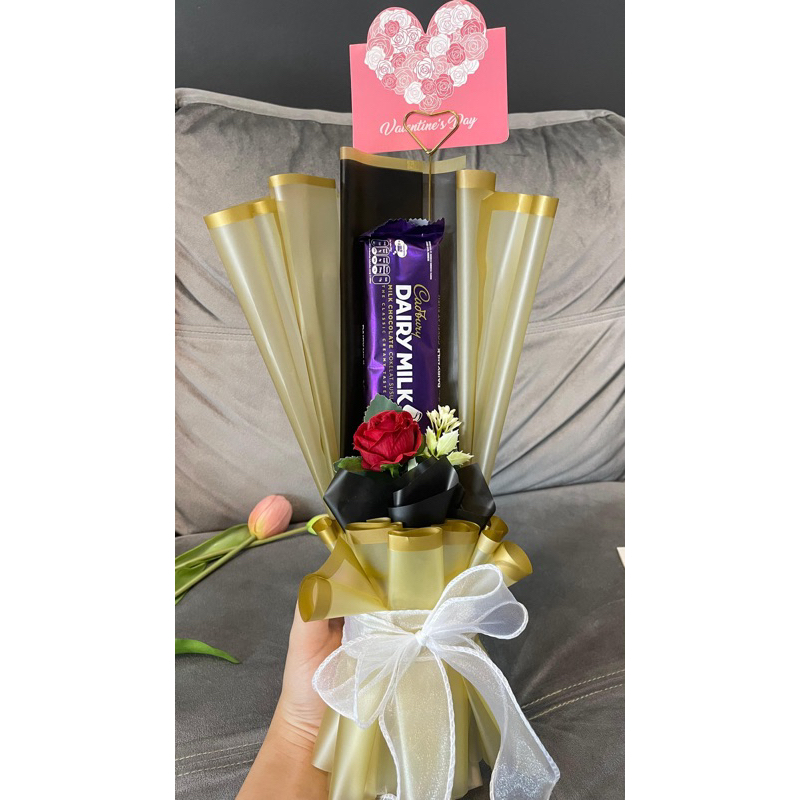 

Buket Valentine Hitam Gold