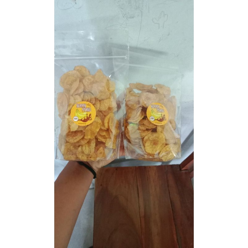

kripik pisang manis dibuat dari bahan berkualitas. 150gr