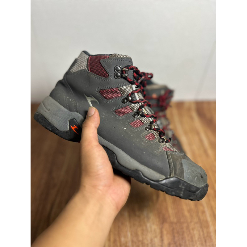 Sepatu gunung second original lecaf