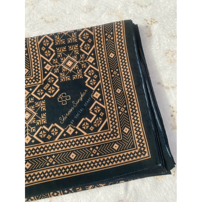 hijab motif shireen sungkar by social media