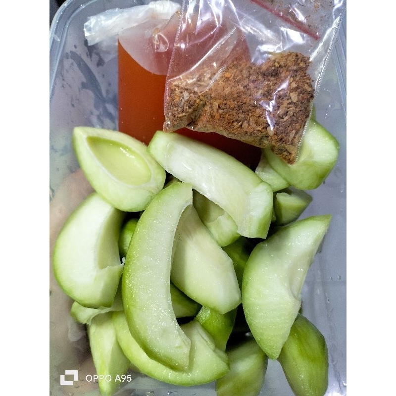 

asinan mangga muda kuah merah
