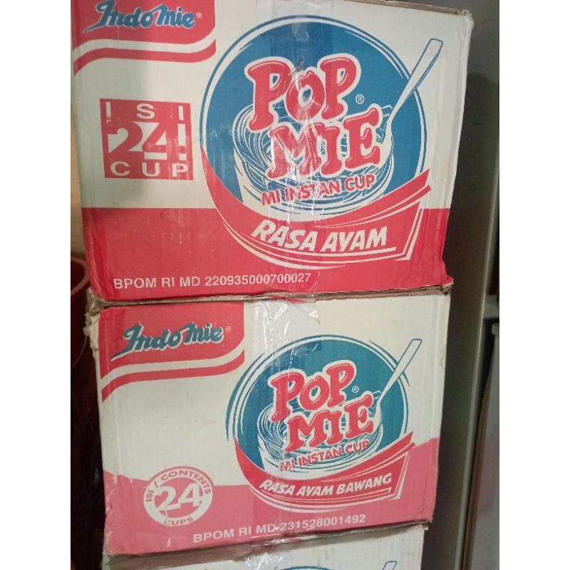 

Pop mie rasa ayam dan ayam bawang