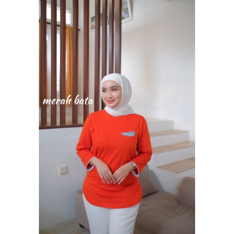 atasan kaos wanita nameera motif bulu terbaru warna merah bata