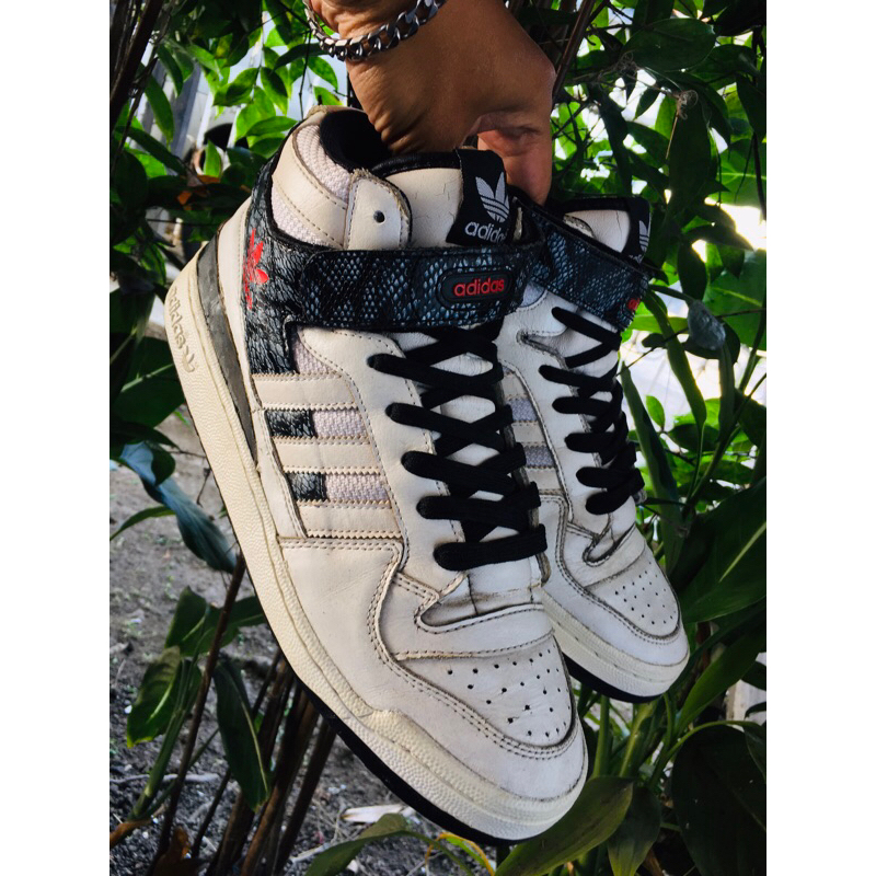 sepatu adidas forum mid