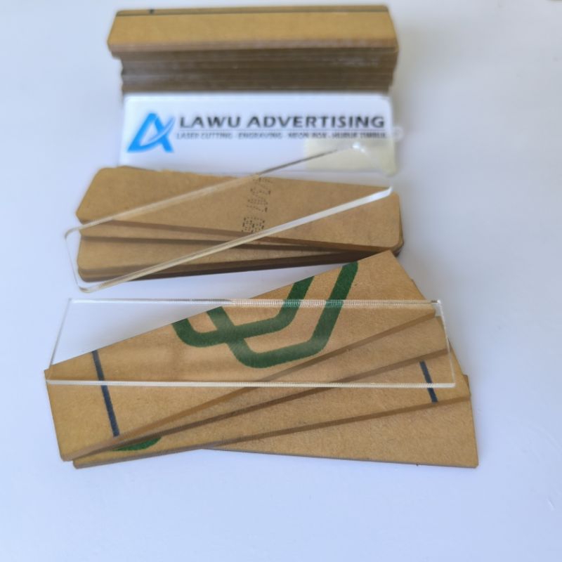 

Name Tag Akrilil Bahan 2 mm Bening