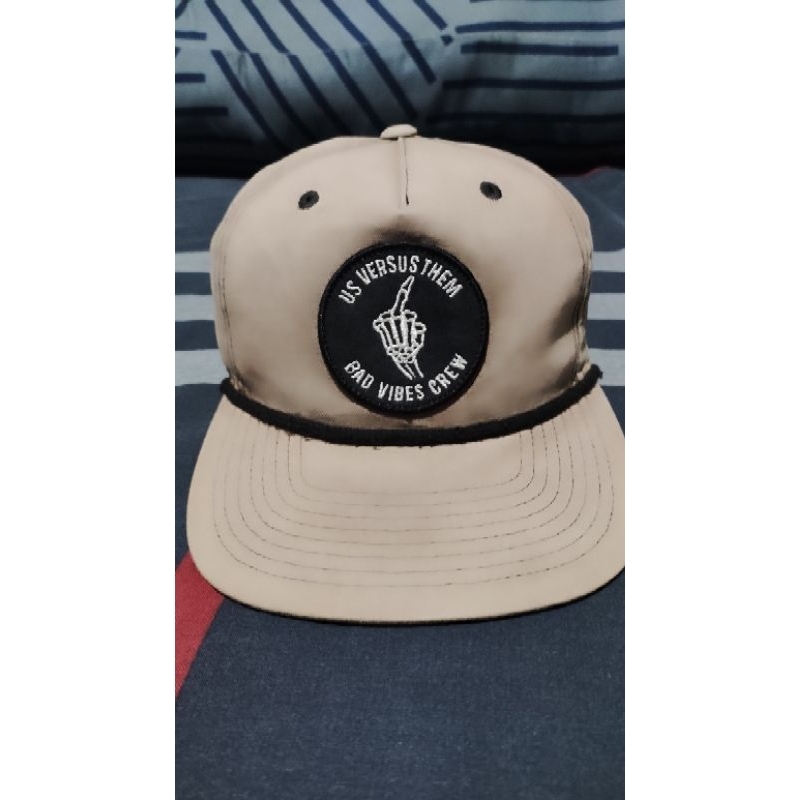 topi snapback us versus them