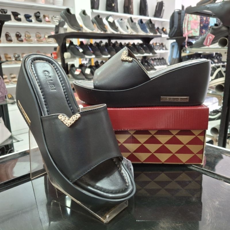 Sandal Wedges Fashion Wanita CALBI | KL 1682 | Hitam