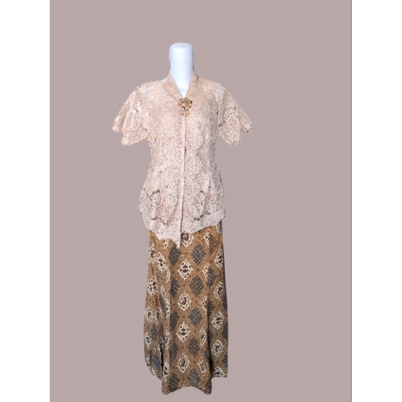 Kebaya 1 set  warna cream + Bros