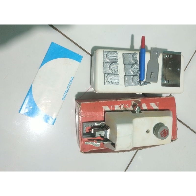Alat lubang kancing mesin jahit hitam/klasik second 100% normal