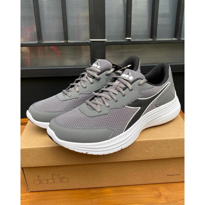 DIADORA EAGLE 7