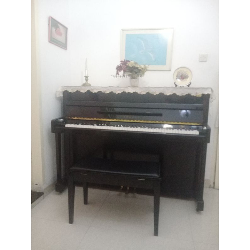 Piano Klasik Akustik Upright Yamaha Hitam