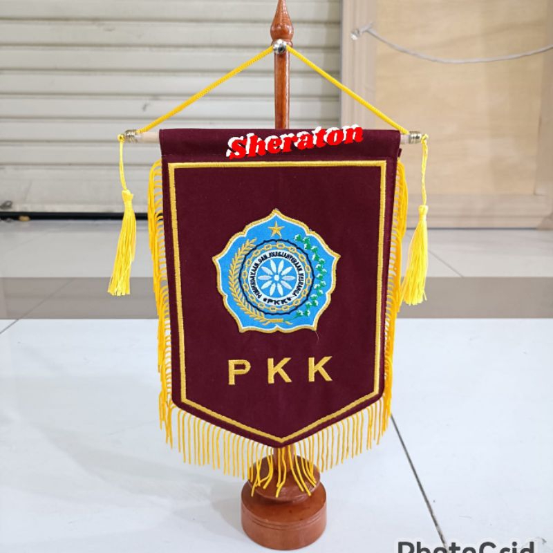 

bendera vandel meja PKK full bordir +tiang vandel meja
