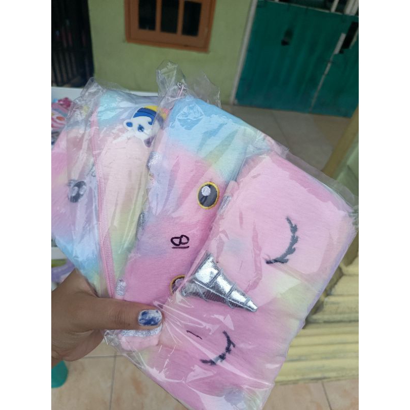 

TEMPAT PENSIL BULU UNICORN