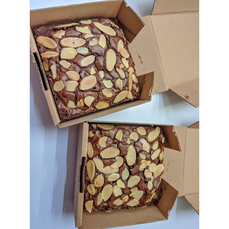 

Brownies Almond mini box 10x10, 1box