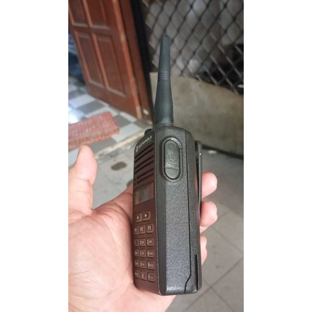 HT MOTOROLA CP1660 UHF 403MHZ ADA FREKUENSI UHF LOW BAND 350.000 MHZ SD 390.000 MHZ DI JAMIN NORMAL 