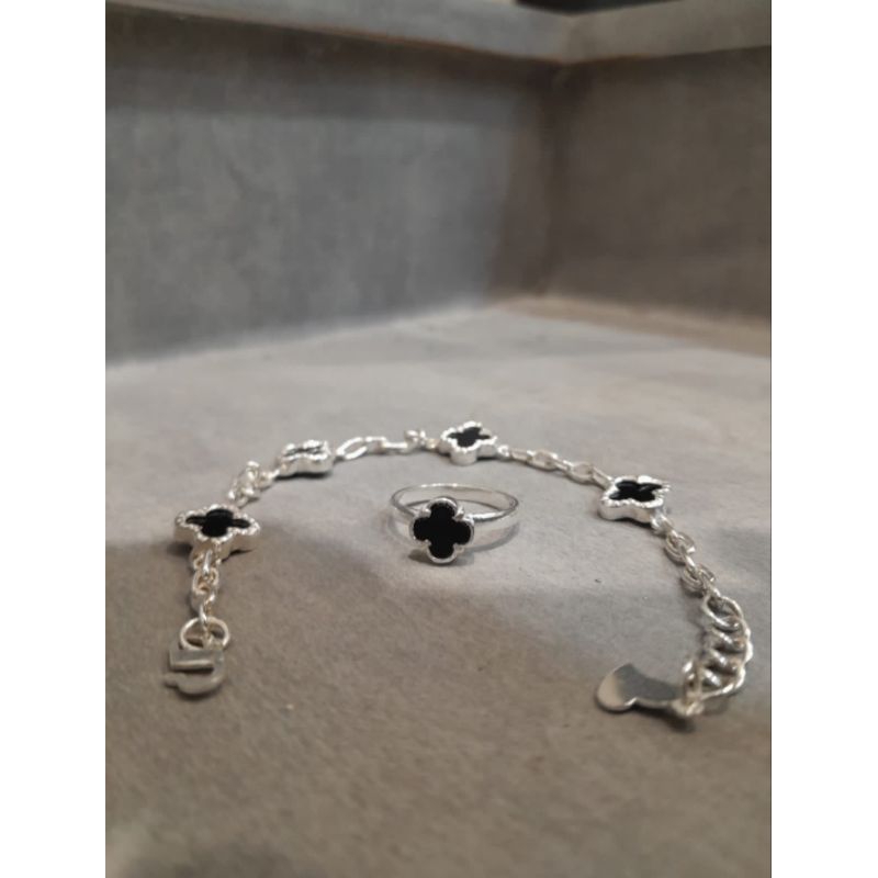 gelang van cleef beserta cincin van cleef
