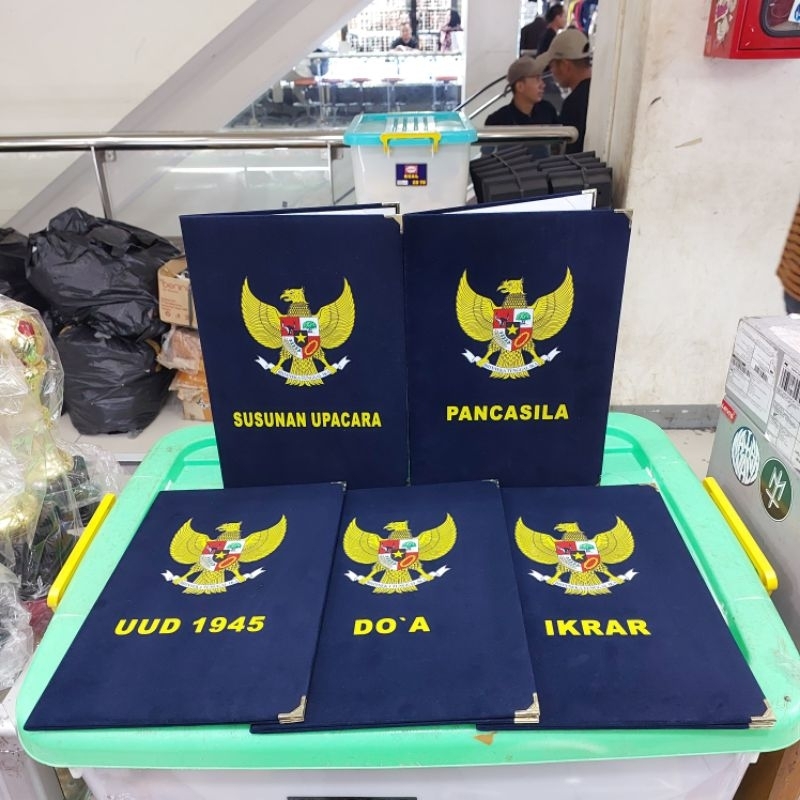 

map bludru upacara map kantor map sekolah ( 1 set isi 5 ) ukuran f4 warna navy