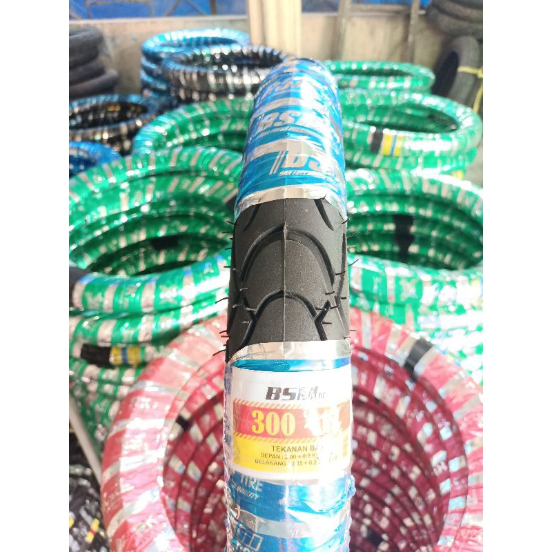 BAN MOTOR UK 300-17 & 300-18. ( NON TUBLES).COCOK UNTUK VERZA VIXION OLD THUNDER  DLL