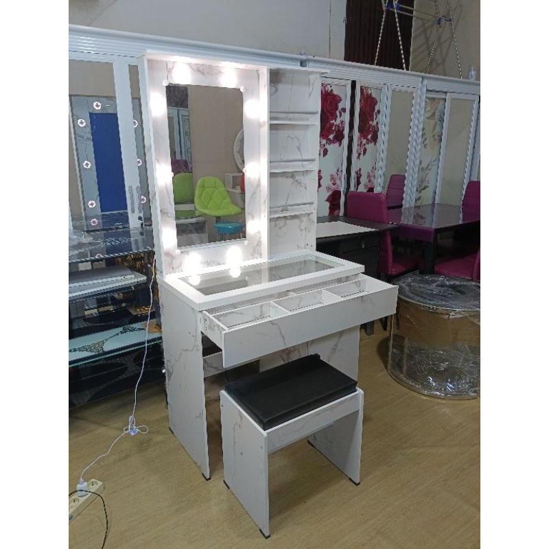 Meja rias /meja rias Lampu ala MUA