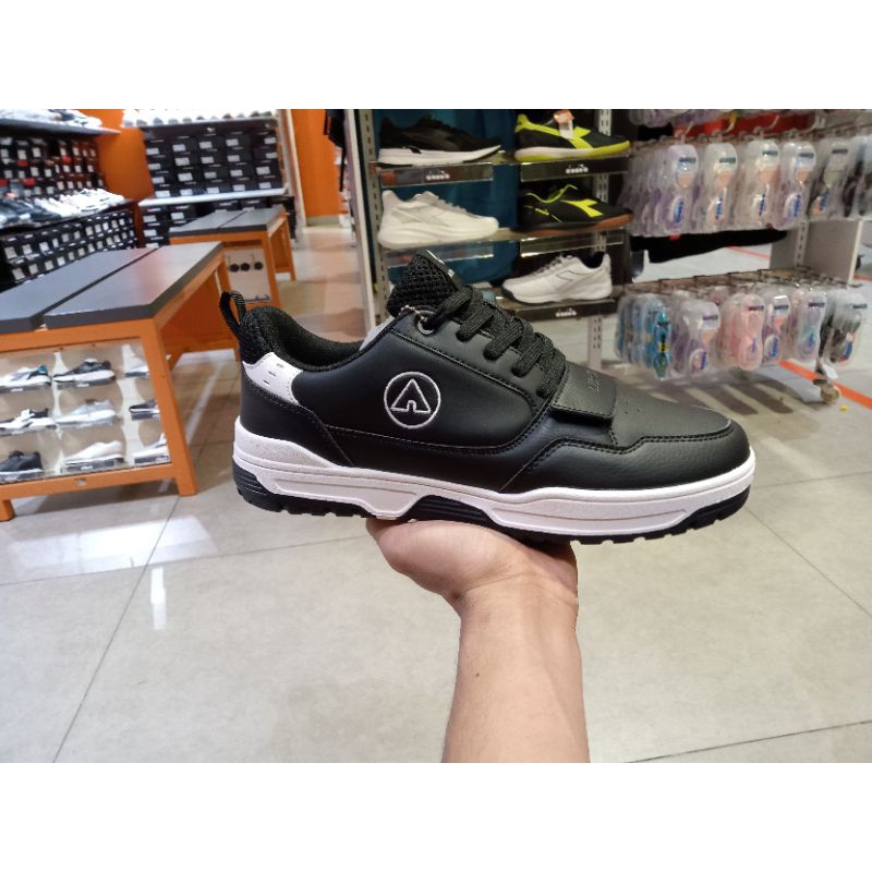 Sneakers pria sepatu Airwalk original/Airwalk Chase men's sneakers shoes -Black