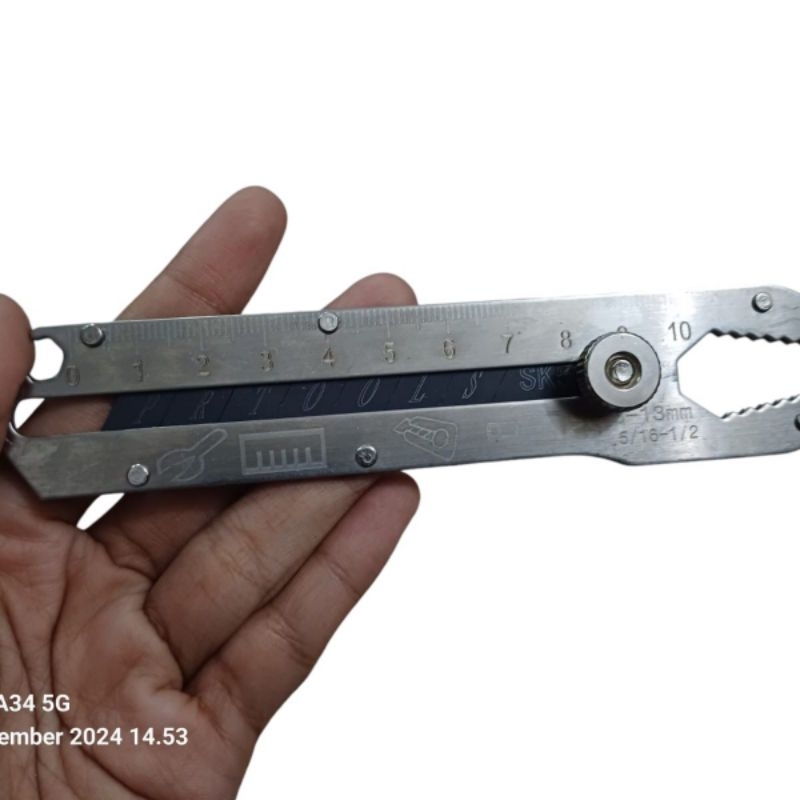 

CUTTER PROYEK DENGAN PENGARIS STAINLESS