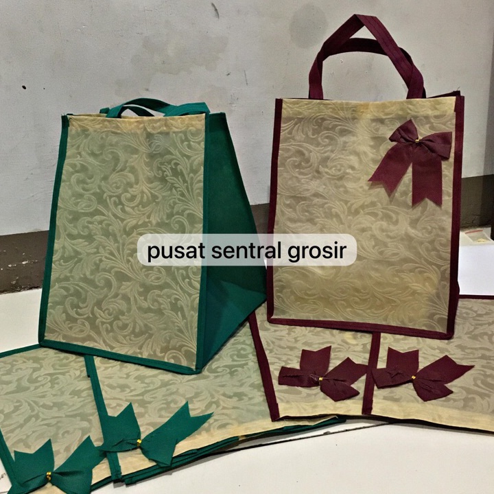 

TAS PITA EMBOS 22x22 SPUNBOND 1lusin isi 12pcs