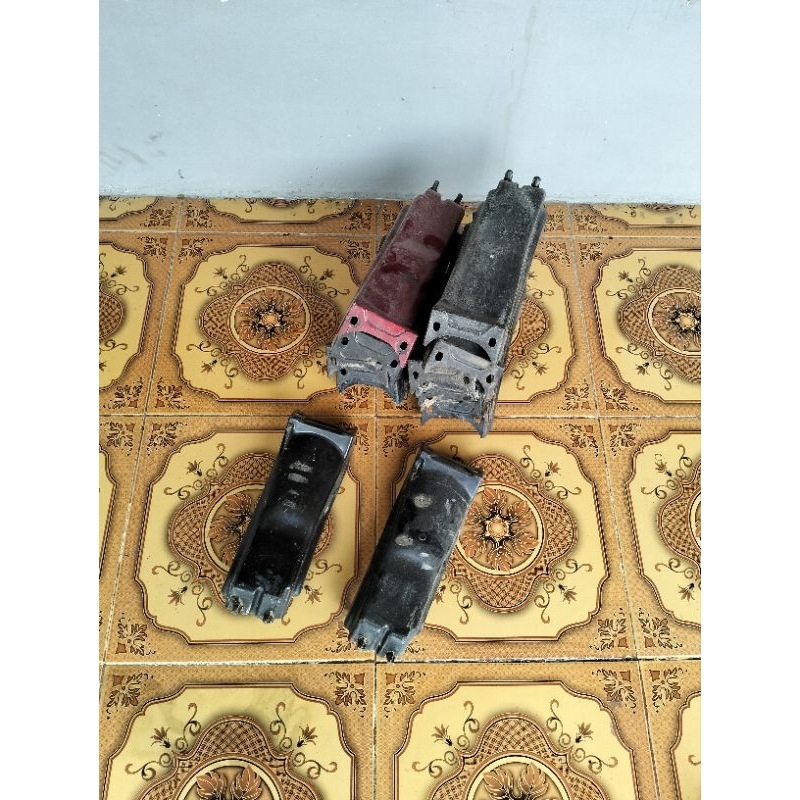 sambungan spakbor belakang gl100 gl125 ori