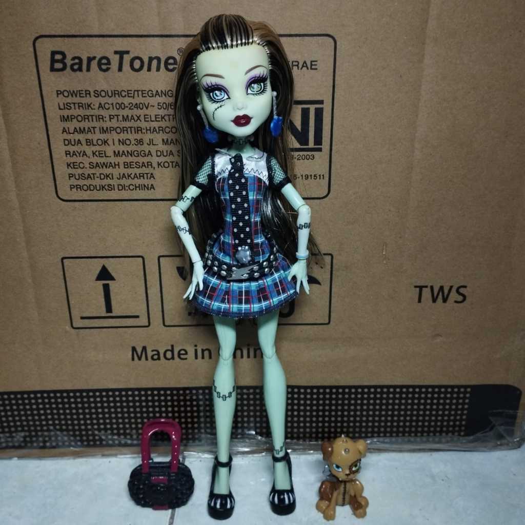 Boneka Barbie Monster High Frankie Stein Basic Signature Mattel