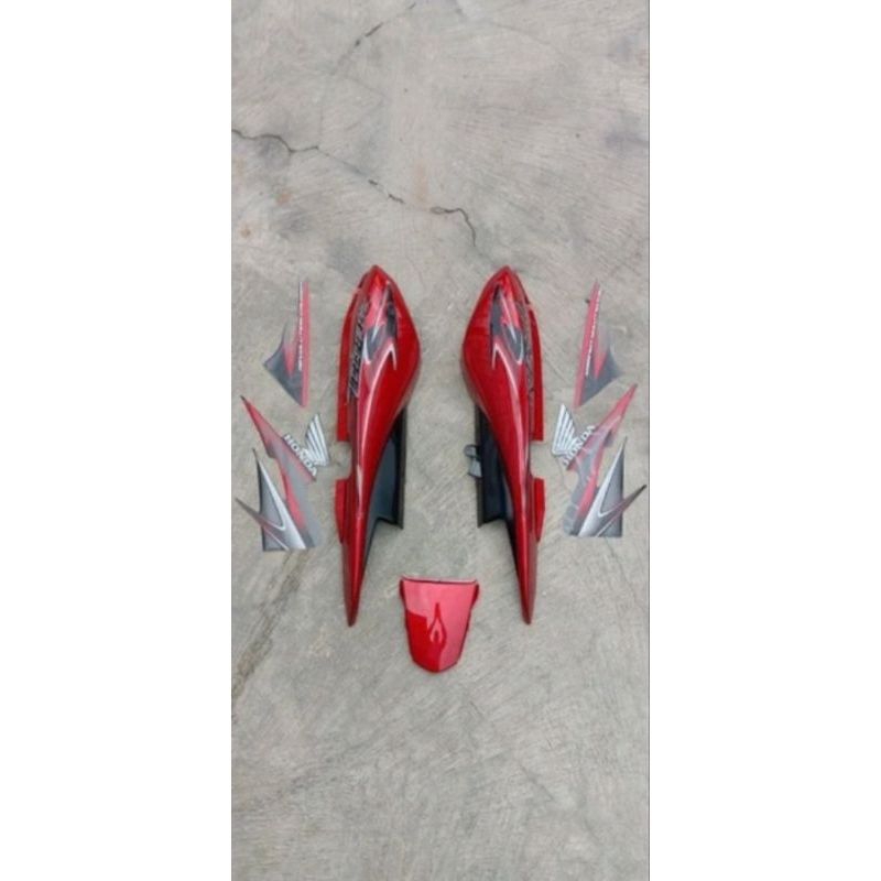 cover body bodi Tiger Revo warna merah maron glossy set stiker merah