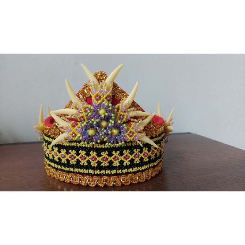 topi mahkota Dayak dewasa
